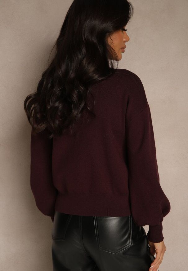 Renee - Bordowy Kardigan z Wiskozą Zdobiony Eleganckimi Napami i Bufiastymi Rękawami Acannte. Kolor: czerwony. Materiał: wiskoza. Wzór: aplikacja. Styl: elegancki