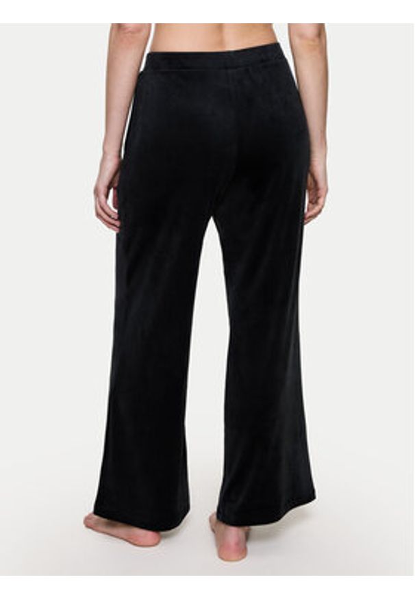 Triumph Spodnie piżamowe Sensual Velour 10225077 Czarny Wide Leg. Kolor: czarny. Materiał: syntetyk