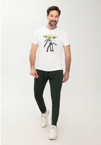 Volcano - Męski t-shirt z nadrukiem rowerowym T-JUST. Kolor: biały. Materiał: jeans, bawełna, włókno, materiał. Długość rękawa: krótki rękaw. Długość: krótkie. Wzór: nadruk. Sezon: lato. Styl: klasyczny, sportowy