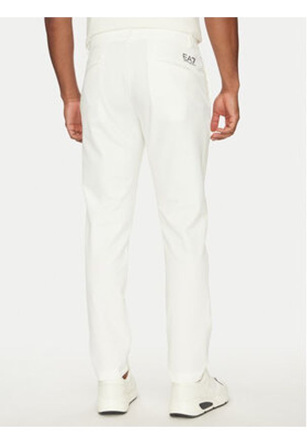 EA7 Emporio Armani Chinosy 7M000195 AF13554 U0005 Biały Regular Fit. Kolor: biały. Materiał: syntetyk