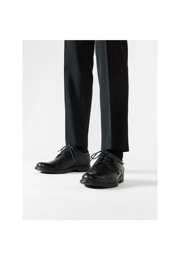Półbuty Clarks. Kolor: czarny