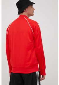 adidas Originals bluza HF2124 Adicolor Classics Primeblue SST Track Jacket męska kolor czerwony z aplikacją HF2124-VIVRED. Okazja: na co dzień. Kolor: czerwony. Materiał: materiał. Długość rękawa: raglanowy rękaw. Wzór: aplikacja. Styl: casual #5
