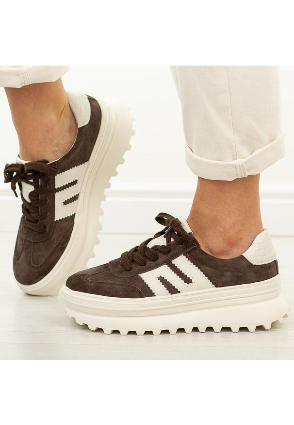 Brązowe skórzane półbuty damskie Vinceza 79608. Zapięcie: sznurówki. Kolor: brązowy. Materiał: zamsz, skóra. Szerokość cholewki: normalna. Sezon: wiosna, jesień, lato. Styl: elegancki, sportowy, klasyczny