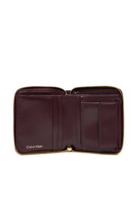 Calvin Klein Mały Portfel Damski Emblem Aop Square Zip Around LV04F1089G Bordowy. Kolor: czerwony. Materiał: skóra #3