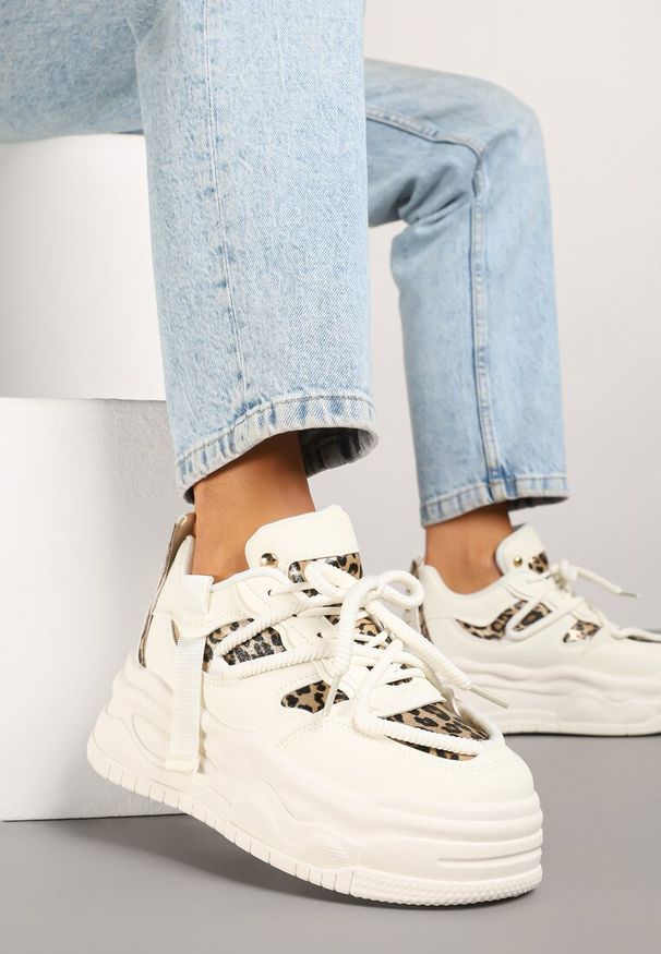 Born2be - Beżowo-Panterkowe Streetwearowe Sneakersy na Platformie z Brokatem i Aplikacjami Maivessa. Okazja: na co dzień. Zapięcie: sznurówki. Kolor: beżowy. Materiał: jeans. Wzór: aplikacja. Obcas: na platformie