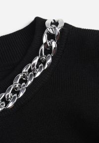 Born2be - Czarny Top Bez Rękawów z Wiskozą z Łańcuszkiem i Usztywnianymi Ramionami Shylisa. Okazja: na co dzień, do pracy. Kolor: czarny. Materiał: wiskoza. Długość rękawa: bez rękawów. Długość: długie. Wzór: aplikacja. Styl: casual #8