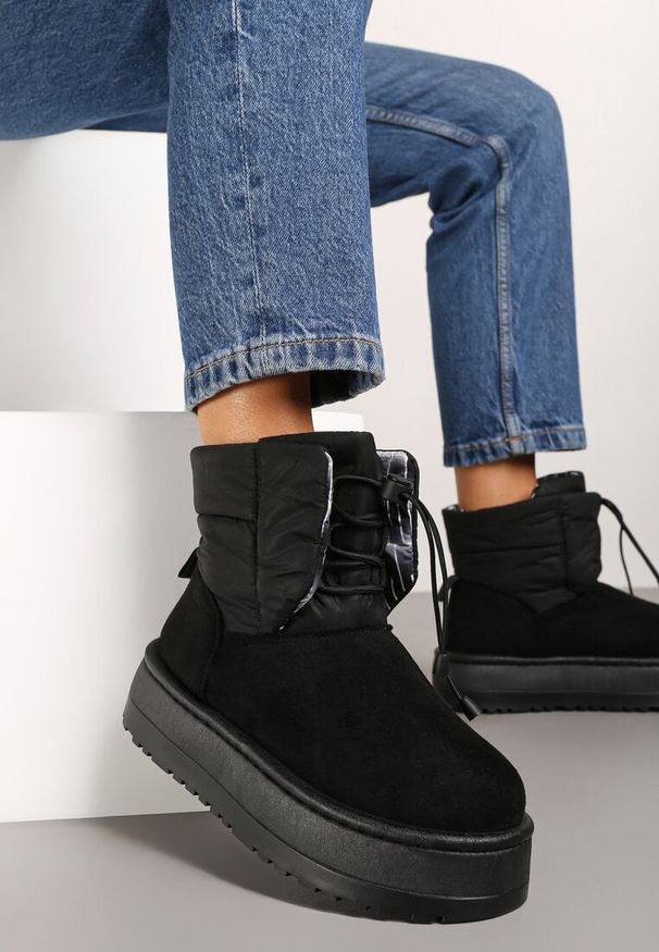 Born2be - Czarne Pikowane Sznurowane Śniegowce na Grubej Podeszwie Mazilia. Okazja: na co dzień. Zapięcie: sznurówki. Kolor: czarny. Materiał: puch, jeans. Sezon: zima. Obcas: na obcasie. Styl: casual. Wysokość obcasa: średni