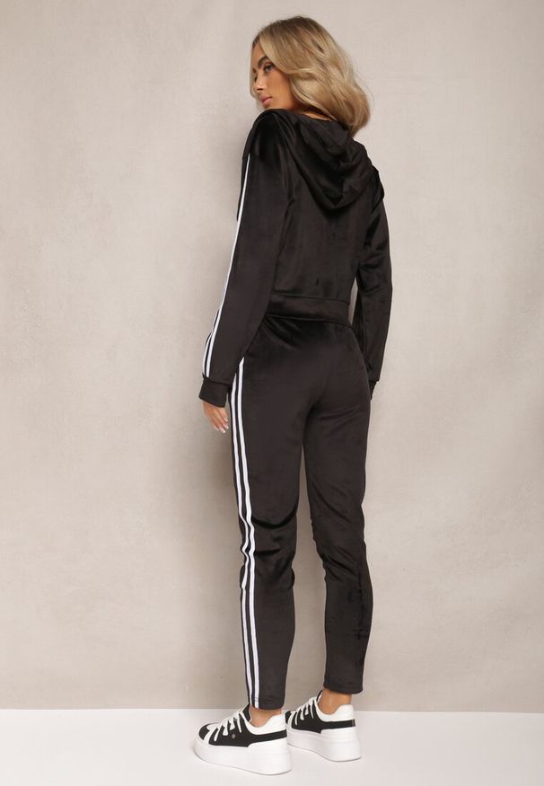 Renee - Czarny 2-Częściowy Komplet Dresowy z Weluru z Ozdobnymi Lampasami Bluza i Spodnie Anelpe. Kolor: czarny. Materiał: welur, dresówka