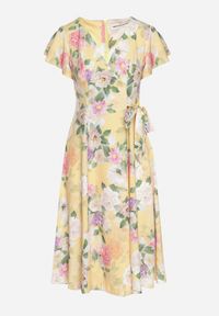 Born2be - Żółta Kwiatowa Sukienka z Kopertowym Dekoltem Atorina. Okazja: na co dzień, do pracy, na spotkanie biznesowe. Typ kołnierza: dekolt kopertowy. Kolor: żółty. Wzór: kwiaty. Typ sukienki: kopertowe. Styl: biznesowy, casual #2