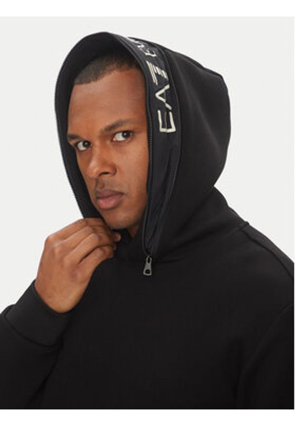EA7 Emporio Armani Bluza 7M000141 AF13538 UC001 Czarny Regular Fit. Kolor: czarny. Materiał: syntetyk, bawełna
