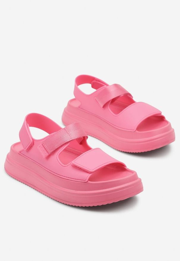 Born2be - Fuksjowe Sandały na Grubej Podeszwie Zapinane na Rzepy Olkio. Okazja: na co dzień. Zapięcie: rzepy. Kolor: różowy. Styl: elegancki, casual