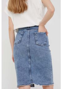 Answear Lab spódnica jeansowa mini ołówkowa. Stan: podwyższony. Kolor: niebieski. Materiał: jeans. Styl: wakacyjny #2