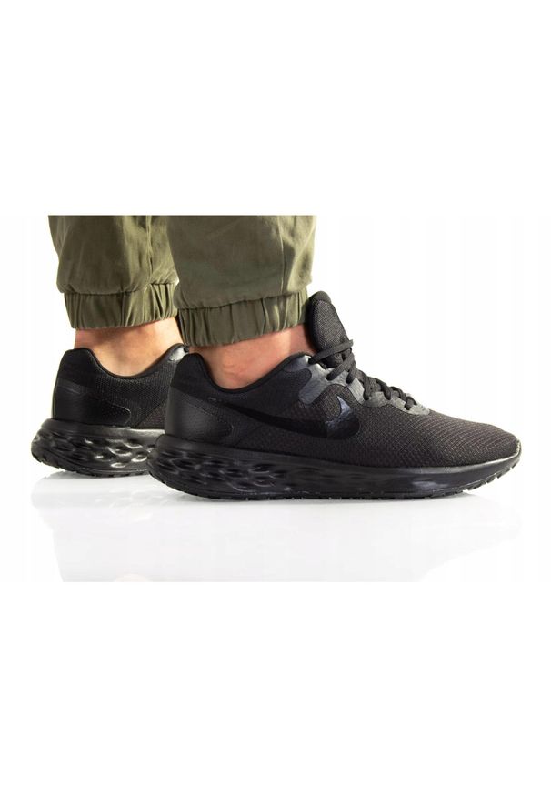 Buty do chodzenia męskie Nike Revolution 6 NN 4 E. Kolor: czarny. Materiał: guma, syntetyk, tkanina, materiał. Model: Nike Revolution. Sport: turystyka piesza