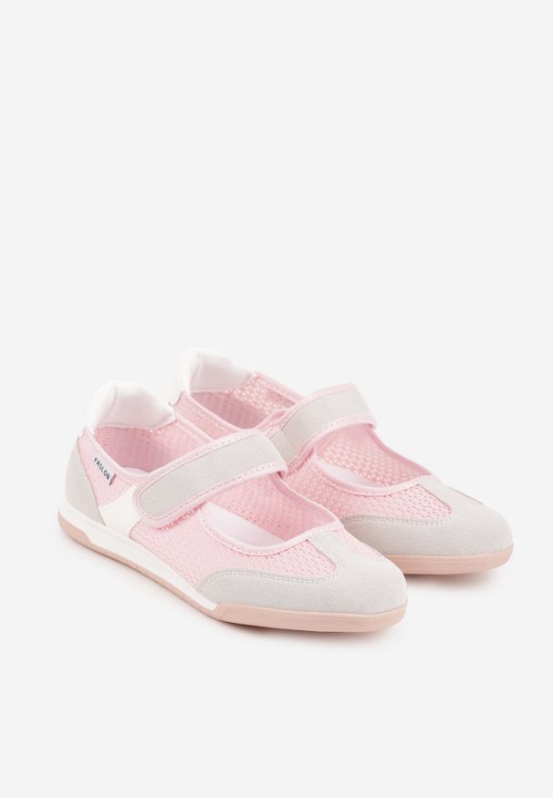 Born2be - Różowe Tenisówki w Stylu Balerinek z Napisem Emitanela. Okazja: na co dzień. Zapięcie: rzepy. Kolor: różowy. Materiał: jeans. Wzór: napisy. Styl: casual, sportowy