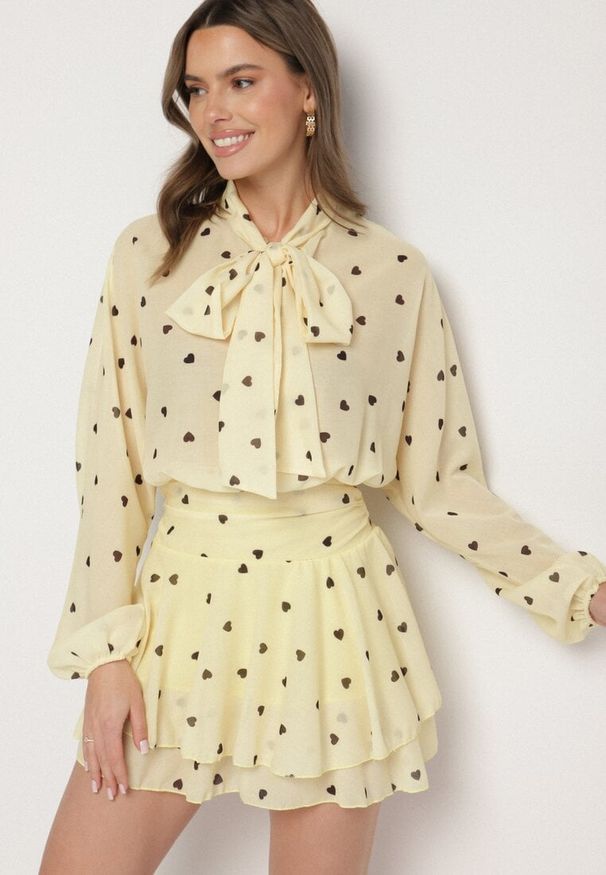 Born2be - Żółta Rozkloszowana Sukienka z Rękawami Typu Nietoperz i Wiązaniem Miriviela. Okazja: na co dzień. Kolor: żółty. Materiał: jeans. Typ sukienki: proste. Styl: casual, klasyczny