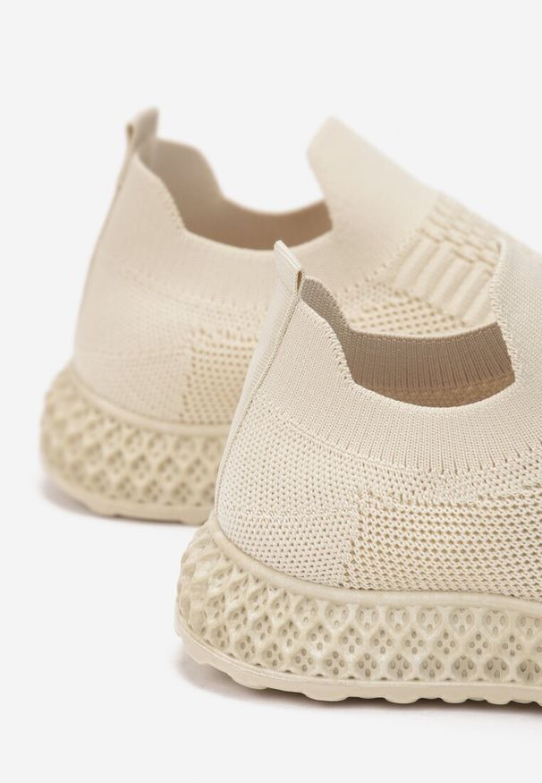 Renee - Beżowe Buty Sportowe Phinelle. Okazja: na co dzień. Kolor: beżowy. Materiał: materiał. Wzór: jednolity. Obcas: na płaskiej podeszwie. Sport: fitness