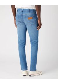 Wrangler - WRANGLER LARSTON MĘSKIE SPODNIE JEANSOWE COSMIC W18SMJ347