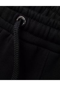 MONCLER - Czarne spodnie jogger. Kolor: czarny. Materiał: nylon, materiał #4