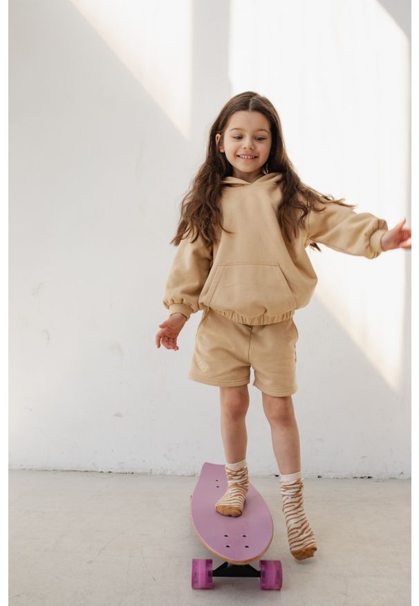Marsala - MINI spodenki dresowe z kieszonkami w kolorze BISCUIT BEIGE - BERNES-80-86 (12-18). Okazja: na co dzień. Kolor: beżowy. Materiał: dresówka. Wzór: gładki, haft. Styl: casual