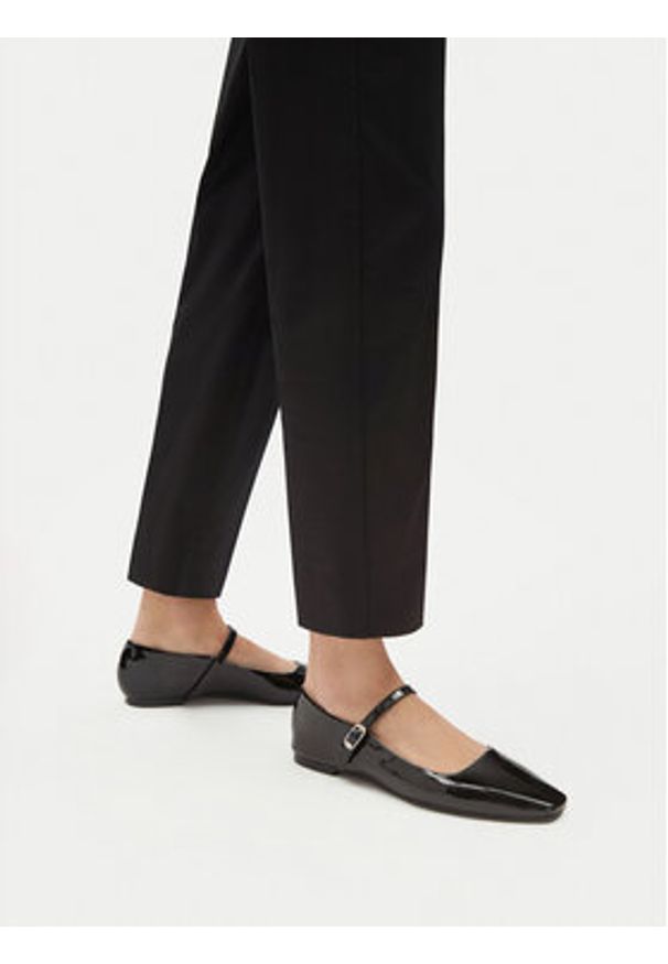 Gino Rossi Baleriny EMMY-V12 Czarny. Kolor: czarny. Materiał: lakier, skóra