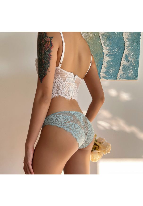 Intica - Figi koronkowe eleganckie z delikatnego materiału Charmaine. Kolor: niebieski. Materiał: materiał, koronka. Wzór: koronka