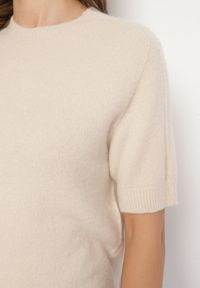 Born2be - Beżowy Sweter z Wełną z Krótkim Rękawem Dannoria. Okazja: na co dzień. Kolor: beżowy. Materiał: wełna. Długość rękawa: krótki rękaw. Długość: krótkie. Styl: elegancki, casual