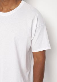Born2be - Biała Koszulka T-shirt z Bawełny Fodarella. Okazja: na co dzień. Kolor: biały. Materiał: bawełna. Wzór: aplikacja. Styl: klasyczny, casual, elegancki