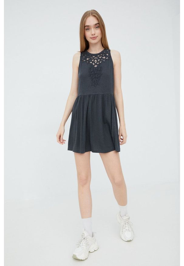 Superdry sukienka z domieszką lnu kolor szary mini rozkloszowana. Kolor: szary. Materiał: len. Długość rękawa: na ramiączkach. Wzór: gładki. Typ sukienki: rozkloszowane. Długość: mini