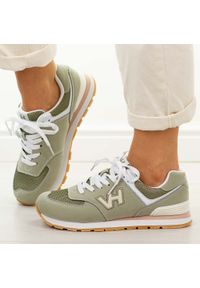 Zielone sportowe buty damskie Vanhorn 27300. Okazja: na spacer, na co dzień. Nosek buta: okrągły. Zapięcie: sznurówki. Kolor: zielony. Materiał: tkanina, zamsz. Szerokość cholewki: normalna. Sezon: wiosna, lato. Sport: turystyka piesza #1