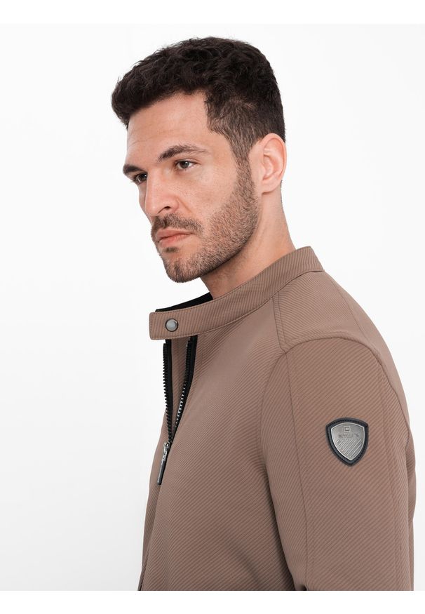Ombre Clothing - Męska kurtka ze strukturalnego materiału o kroju biker – jasnobrązowa V4. Okazja: na co dzień. Typ kołnierza: kołnierzyk stójkowy. Kolor: brązowy. Materiał: materiał. Styl: casual, elegancki