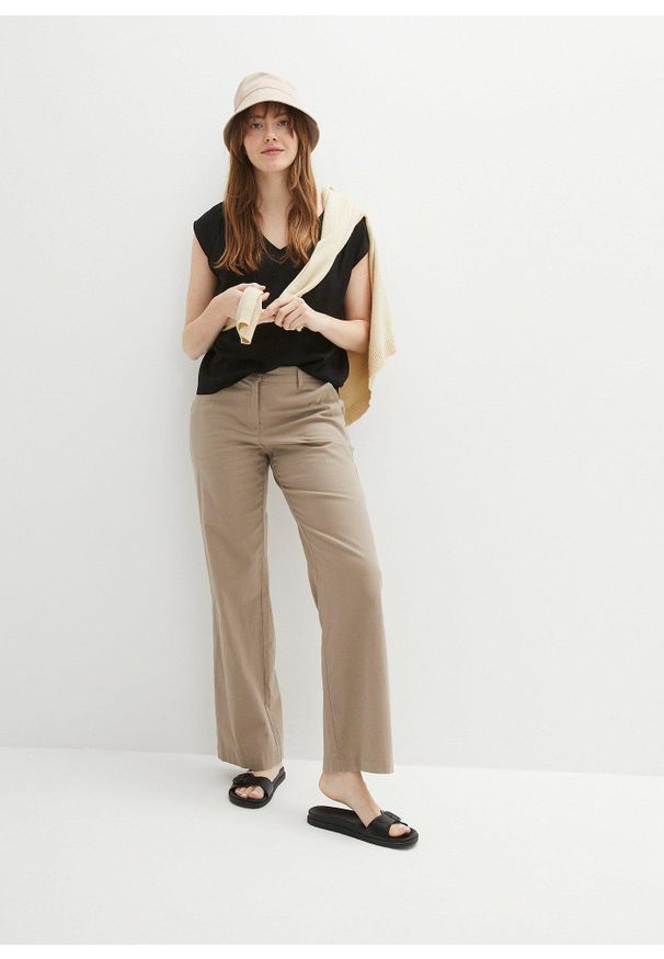 bonprix - Bluzka z krótkim rękawem i dekoltem w serek. Typ kołnierza: dekolt w serek. Kolor: czarny. Długość rękawa: krótki rękaw. Długość: krótkie