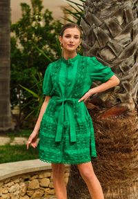Renee - Zielona Rozkloszowana Sukienka Koronkowa z Wiązanym Paskiem Vinka. Kolor: zielony. Materiał: koronka #5