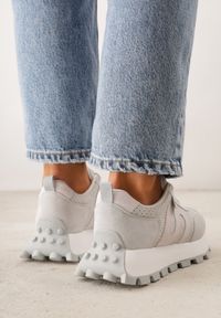 Renee - Jasnozielone Sneakersy na Platformie z Zamszu Naturalnego z Perforacją Zitrina. Kolor: zielony. Materiał: zamsz. Obcas: na platformie #8