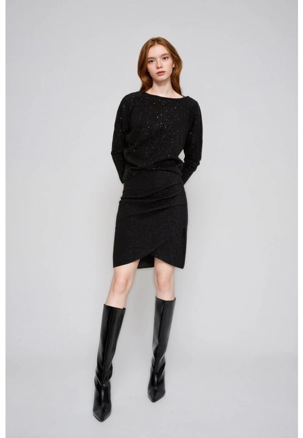 MOODO - Spódnica z marszczeniem czarna. Kolor: czarny. Materiał: poliester, elastan