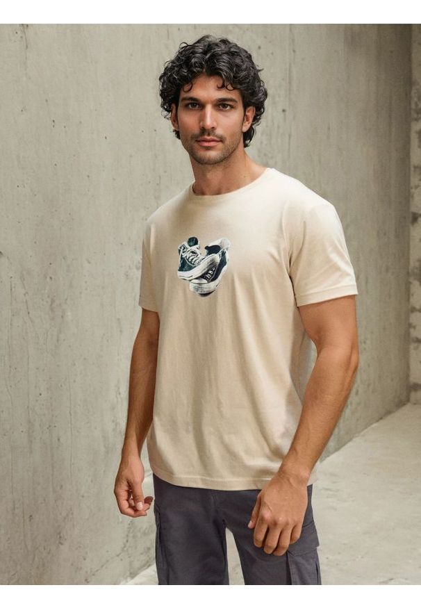 Sinsay - Bawełniana koszulka z krótkim rękawem - beżowy. Kolor: beżowy. Materiał: bawełna. Długość rękawa: krótki rękaw. Długość: krótkie