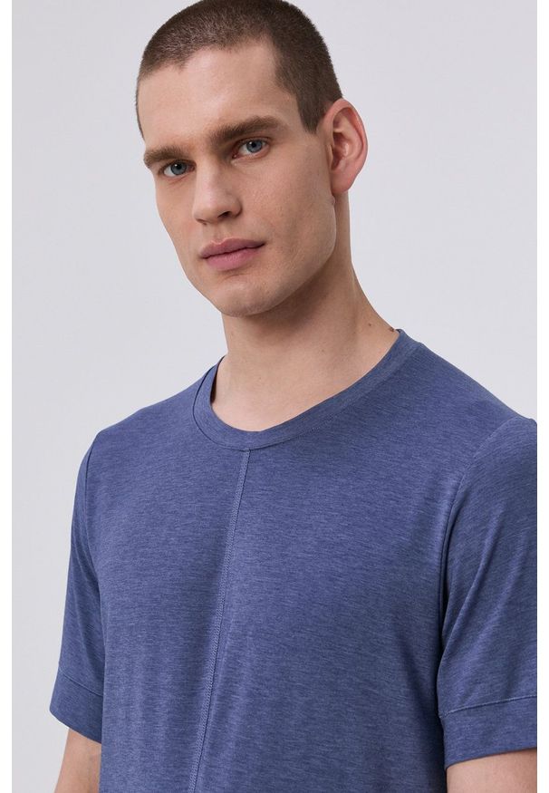 Nike - T-shirt. Okazja: na co dzień. Kolor: niebieski. Materiał: tkanina, dzianina, skóra, włókno. Wzór: gładki. Styl: casual