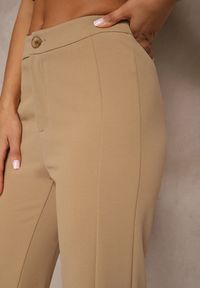 Renee - Ciemnobeżowe Spodnie z Wiskozą High Waist w Eleganckim Stylu Tatariela. Okazja: na co dzień, na spotkanie biznesowe. Stan: podwyższony. Kolor: beżowy. Materiał: wiskoza. Styl: elegancki #3