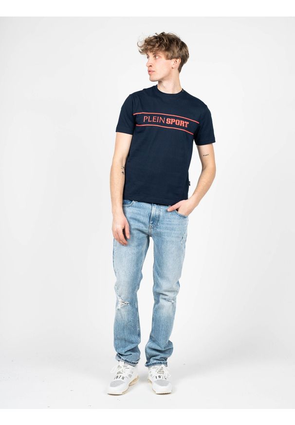 Plein Sport T-shirt | TIPS101 | Mężczyzna | Granatowy. Okazja: na co dzień. Kolor: niebieski. Materiał: bawełna. Wzór: aplikacja. Styl: sportowy