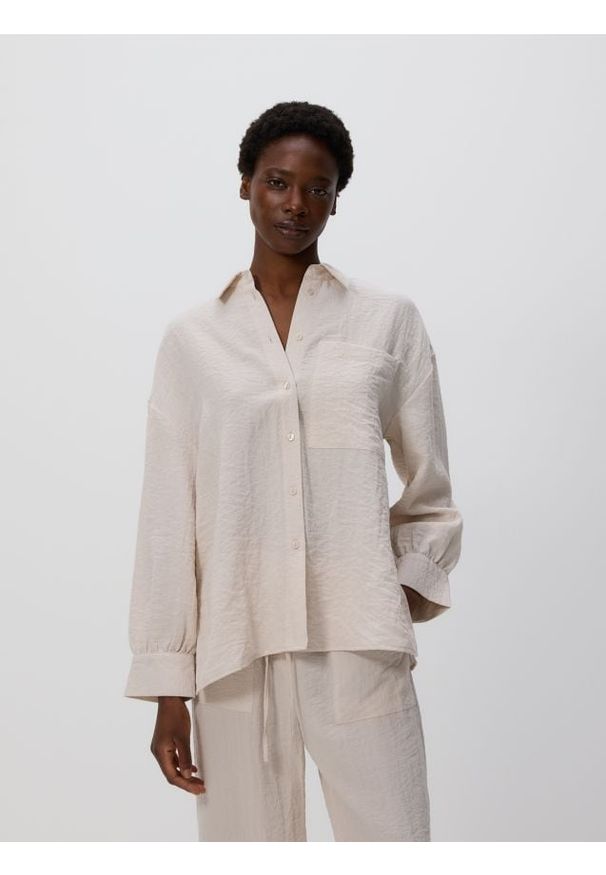 Reserved - Koszula z efektem gniecenia - beżowy. Kolor: beżowy. Materiał: wiskoza, tkanina