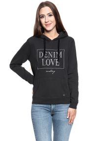 Mustang - BLUZA MUSTANG Bella H Structure CAVIAR 1008434 4132. Okazja: na co dzień, na randkę. Typ kołnierza: kaptur. Materiał: welur, dresówka, bawełna, dzianina, jeans, denim. Wzór: napisy, aplikacja. Sezon: lato. Styl: casual, retro, elegancki #5