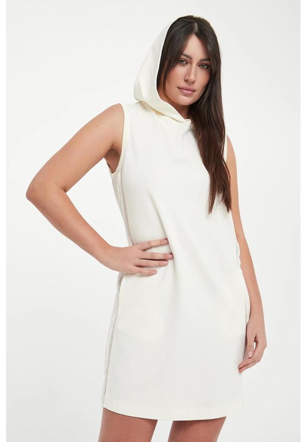Twinset Milano - Sukienka mini z kapturem TWINSET. Typ kołnierza: kaptur. Długość: mini