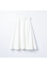 Mohito - Rozkloszowana spódnica z paskiem - Biały. Kolor: biały