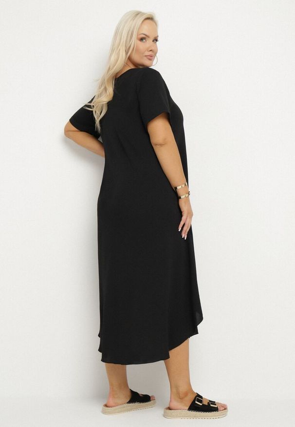 Born2be - Czarna Rozkloszowana Sukienka z Bawełną Elzedia. Okazja: na co dzień. Kolor: czarny. Materiał: bawełna. Typ sukienki: rozkloszowane. Styl: elegancki, casual