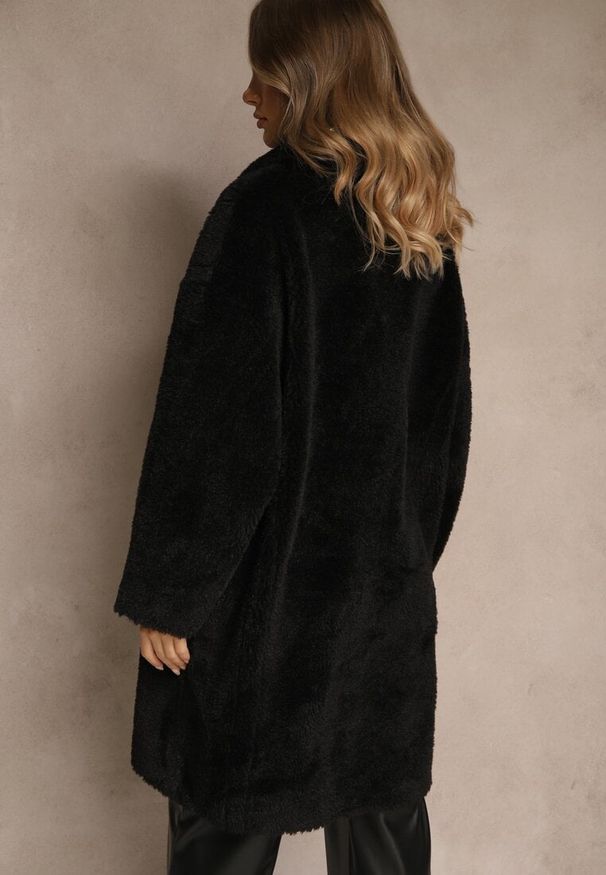 Renee - Czarny Płaszcz Teddy o Dwurzędowym Kroju Oversize Azzena. Okazja: na co dzień, na spacer. Typ kołnierza: golf. Kolor: czarny. Materiał: jeans. Styl: casual