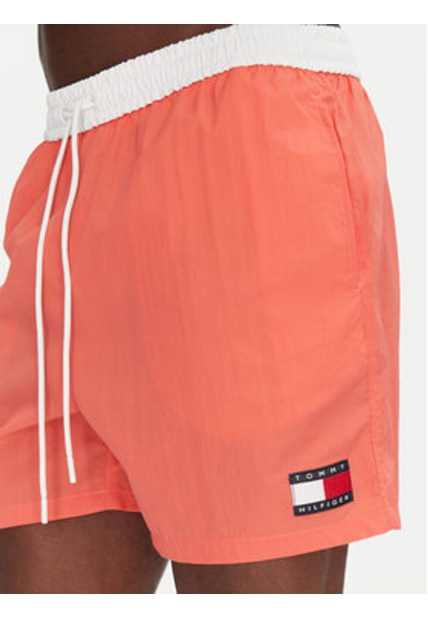 TOMMY HILFIGER - Tommy Hilfiger Szorty kąpielowe UM0UM03455 Różowy Slim Fit. Kolor: różowy. Materiał: syntetyk