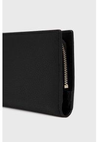 Calvin Klein portfel damski kolor czarny. Kolor: czarny. Materiał: materiał. Wzór: gładki #4