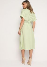 Born2be - Zielona Wiskozowa Sukienka o Koszulowym Kroju z Paskiem Nelavyn. Okazja: na co dzień, do pracy. Kolor: zielony. Materiał: wiskoza. Długość rękawa: krótki rękaw. Typ sukienki: koszulowe. Styl: casual, elegancki #5