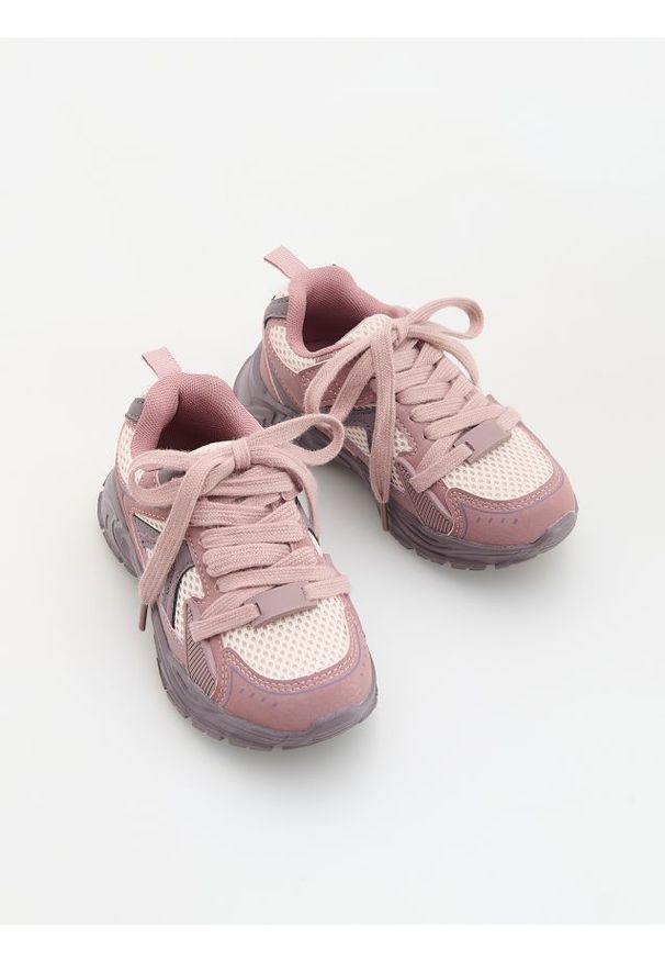 Reserved - Lekkie sneakersy - jasnofioletowy. Kolor: fioletowy. Materiał: materiał