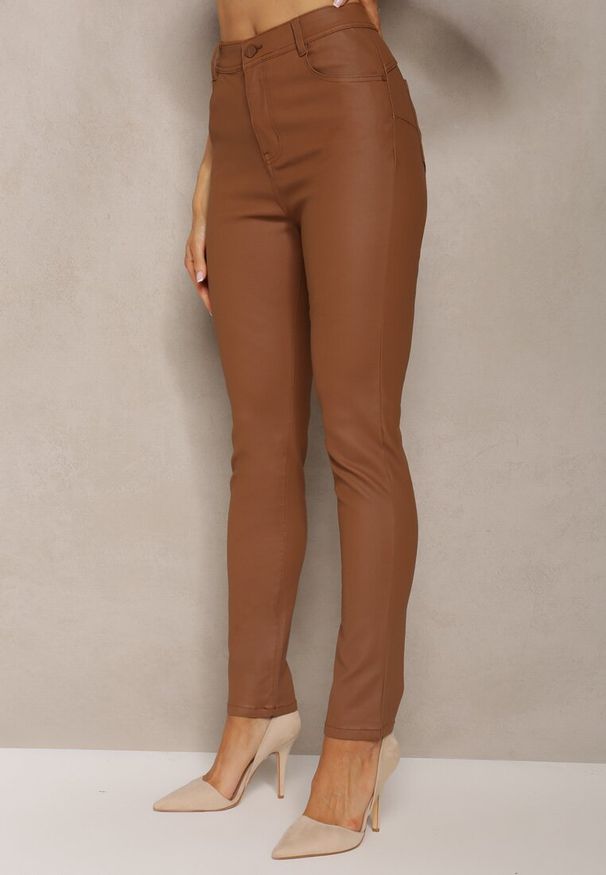 Renee - Brązowe Spodnie Skinny Push Up Zilli. Okazja: na co dzień. Kolekcja: plus size. Kolor: brązowy. Wzór: aplikacja. Styl: elegancki, casual