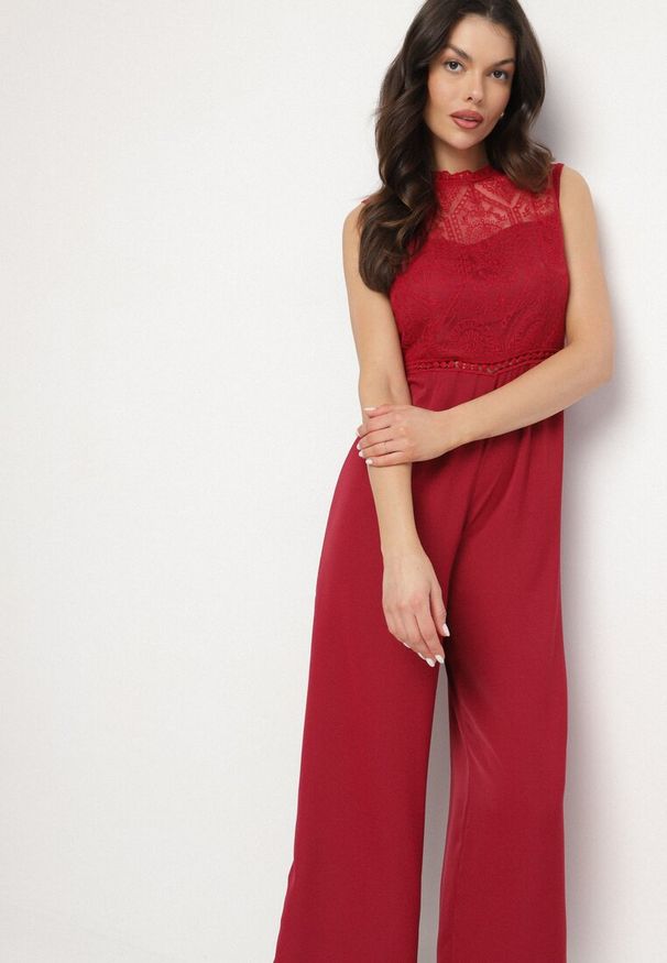 Born2be - Bordowy Kombinezon Bez Rękawów z Szeroką Nogawką i Siateczkowymi Zdobieniami Nalavie. Okazja: na imprezę, na co dzień. Kolor: czerwony. Materiał: skóra. Długość rękawa: bez rękawów. Wzór: aplikacja. Styl: casual, elegancki